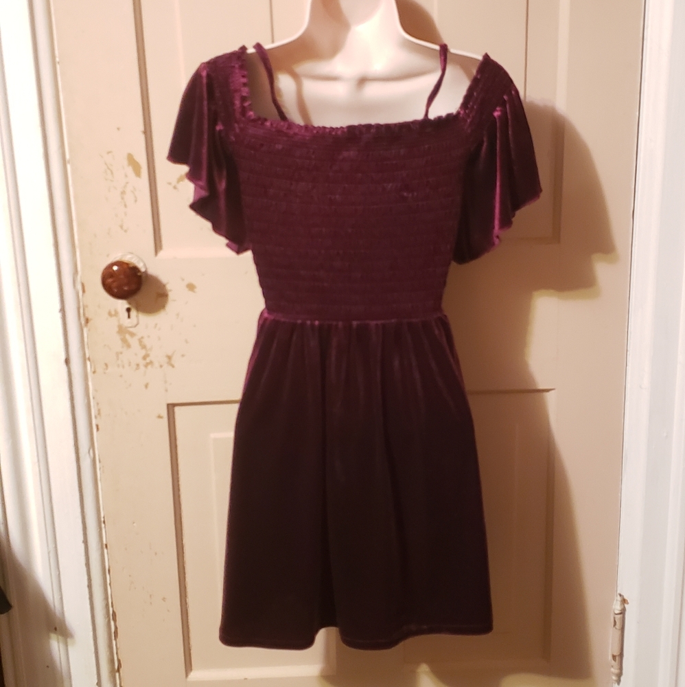 Aeropostale off the Shoulder Maroon Velvet Dress - Picture 4 of 5